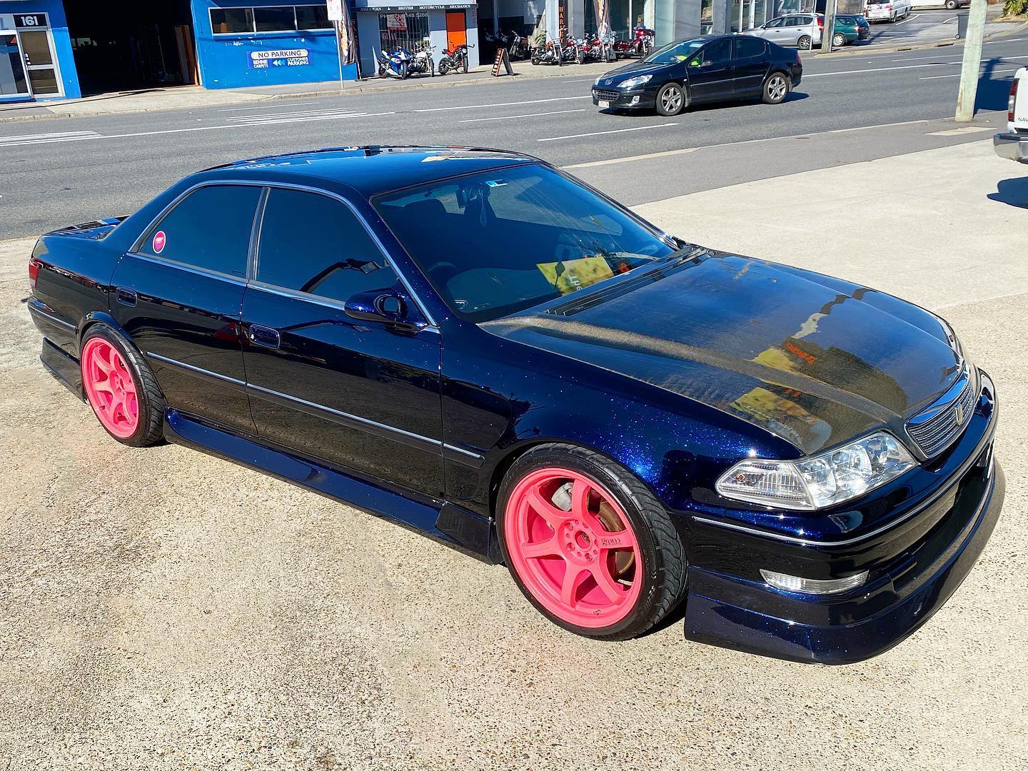 Toyota Mark II — Pink Wheels